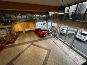 Garage San Carlo, interno dello show room.