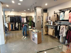 Interno del negozio Romy abbigliamento di Casatenovo