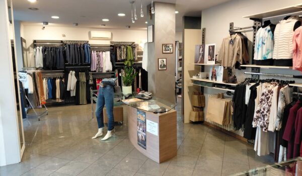 Interno del negozio Romy abbigliamento di Casatenovo